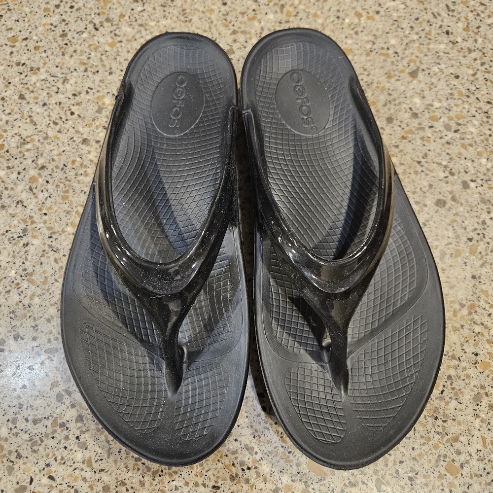 OOFOS SZ 8 OOLALA Black Sandal Thong Comfort Support Absorbs Impact - Picture 3 of 9